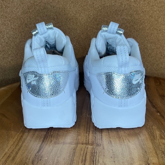 Nike
Air max 90 futura
Studded swoosh’
Brand new - Picture 8 of 12